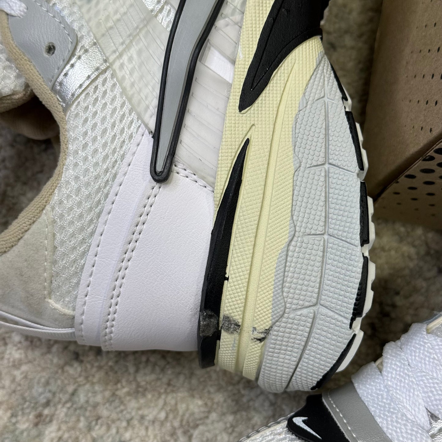NIKE V2K RUN - PROMO