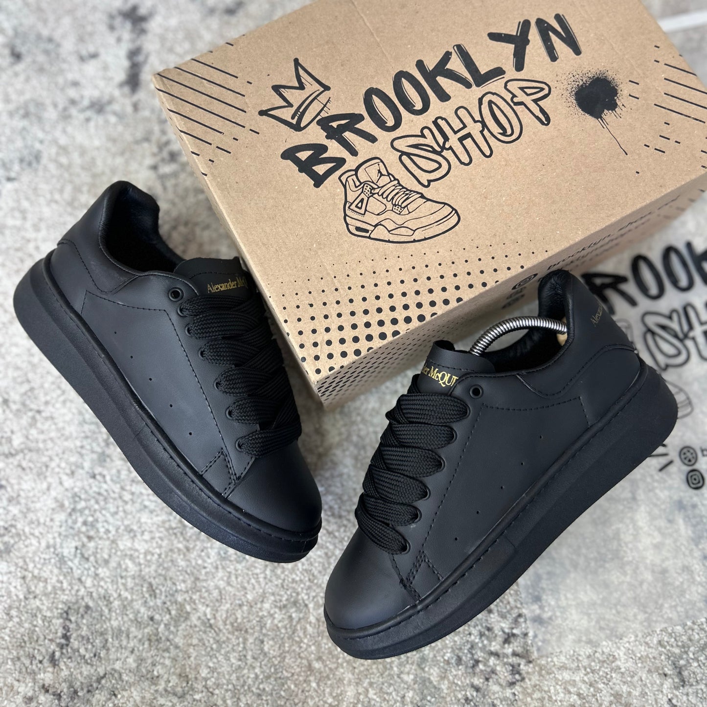 MCQUEEN - TODO NEGRO