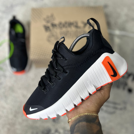 NIKE FREE METCON  6 - NEGRO NARANJA