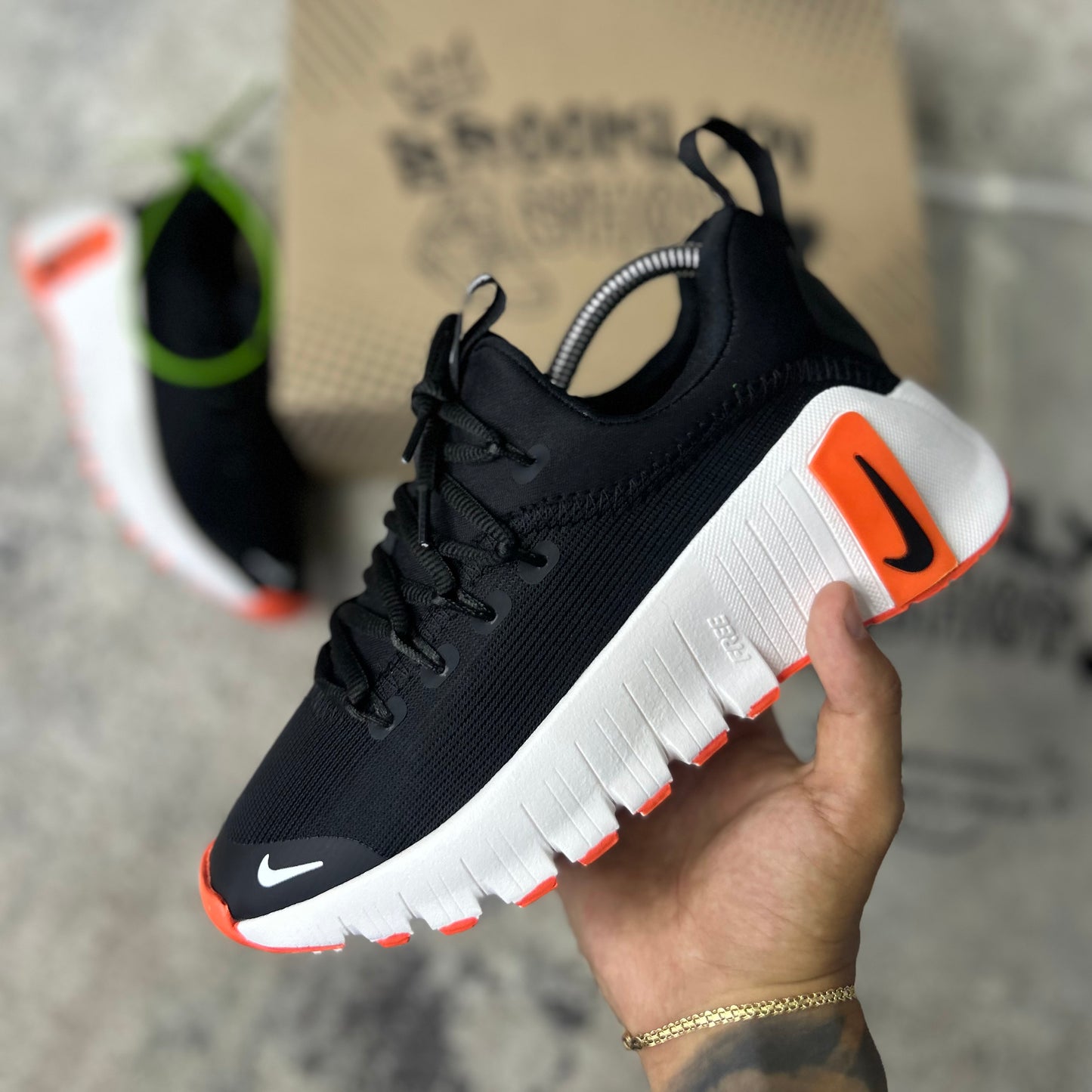NIKE FREE METCON  6 - NEGRO NARANJA