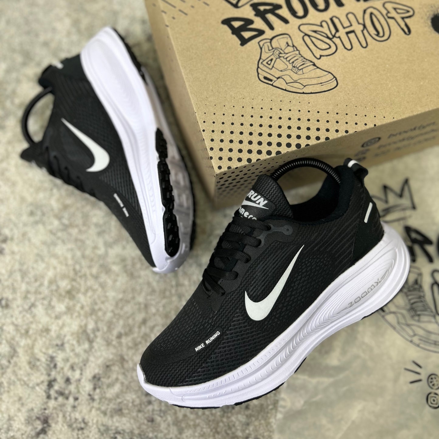 NIKE VOMERO 18 - NEGRO