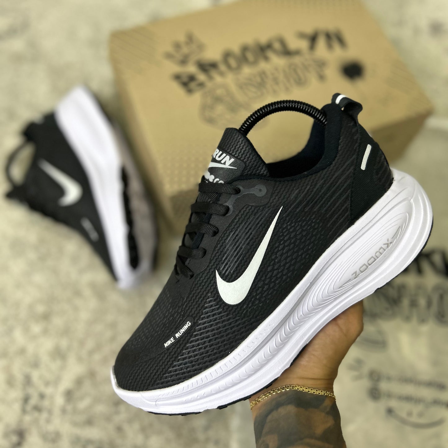 NIKE VOMERO 18