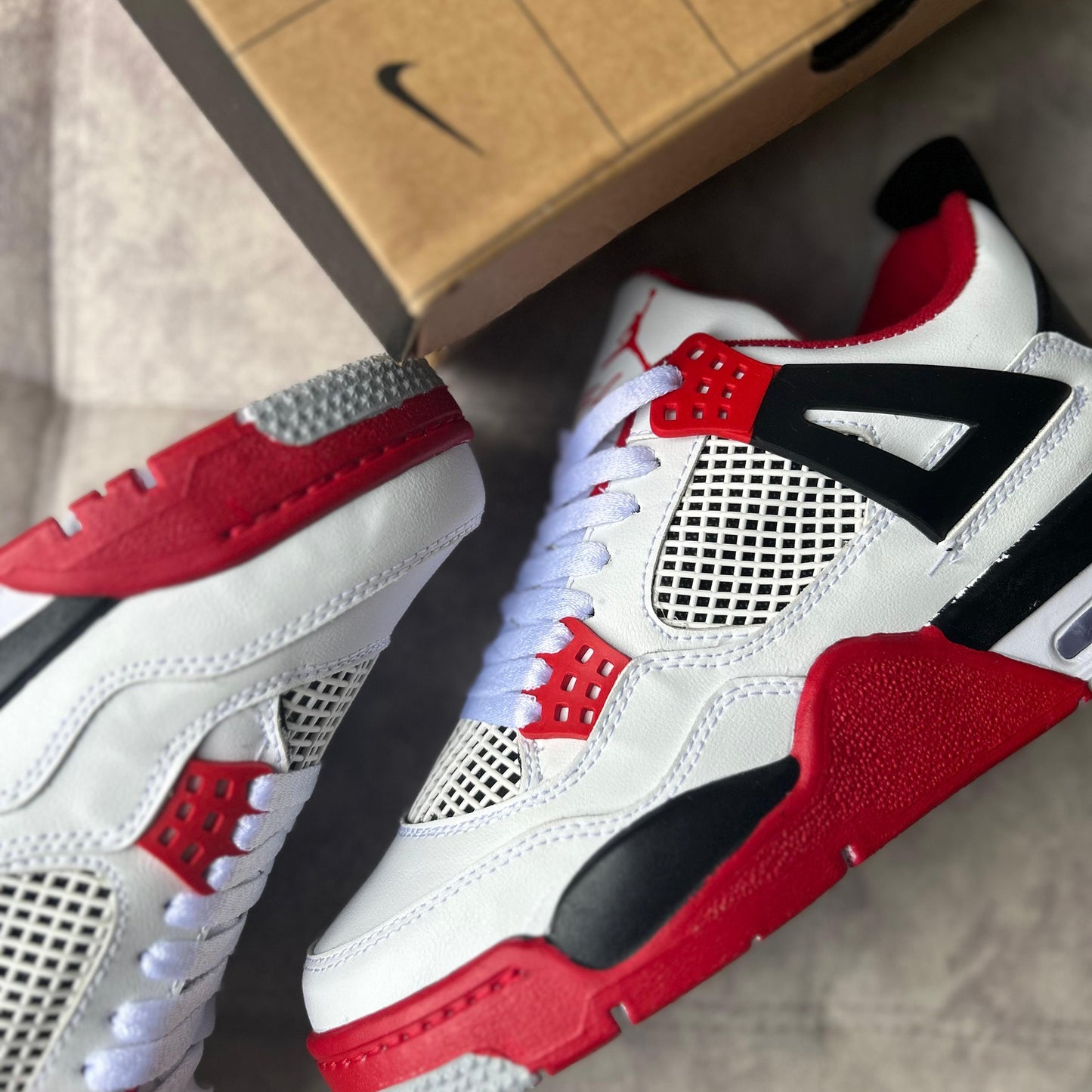 RETRO 4 - FIRE RED