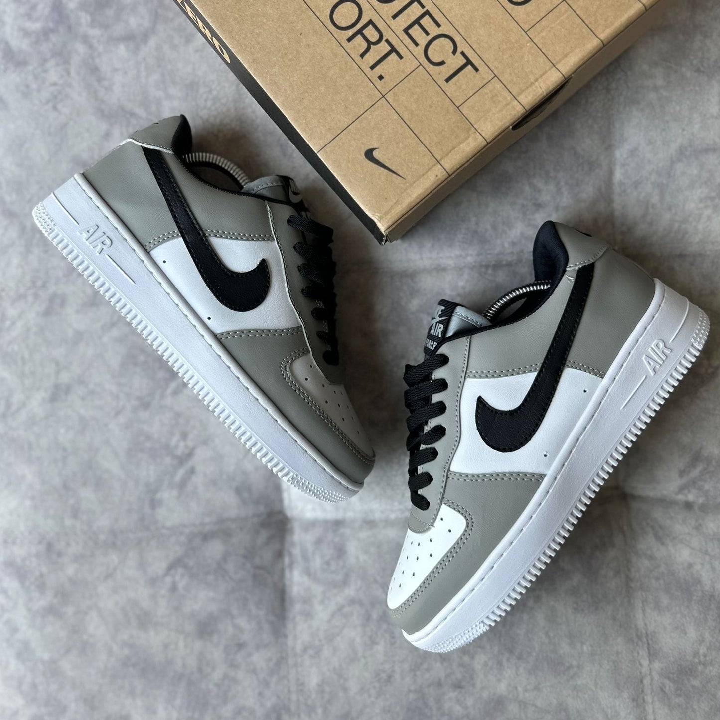 AF1 - GRIS/NEGRO