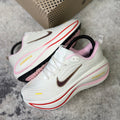 NIKE VOMERO PLUS - BEIGE