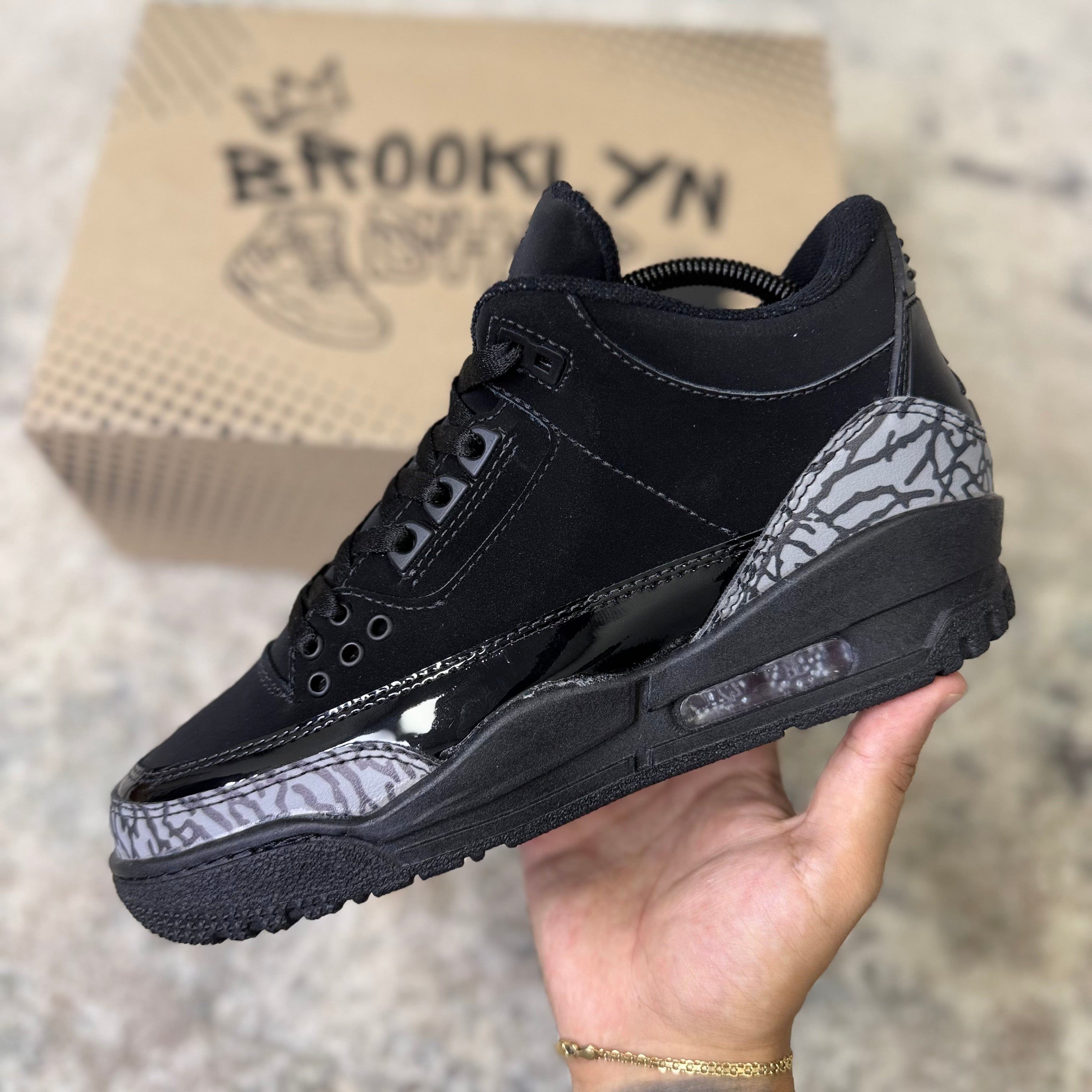 RETRO 3 - BLACK CAT