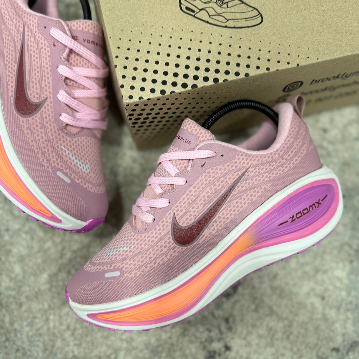 NIKE VOMERO PLUS - DAMA