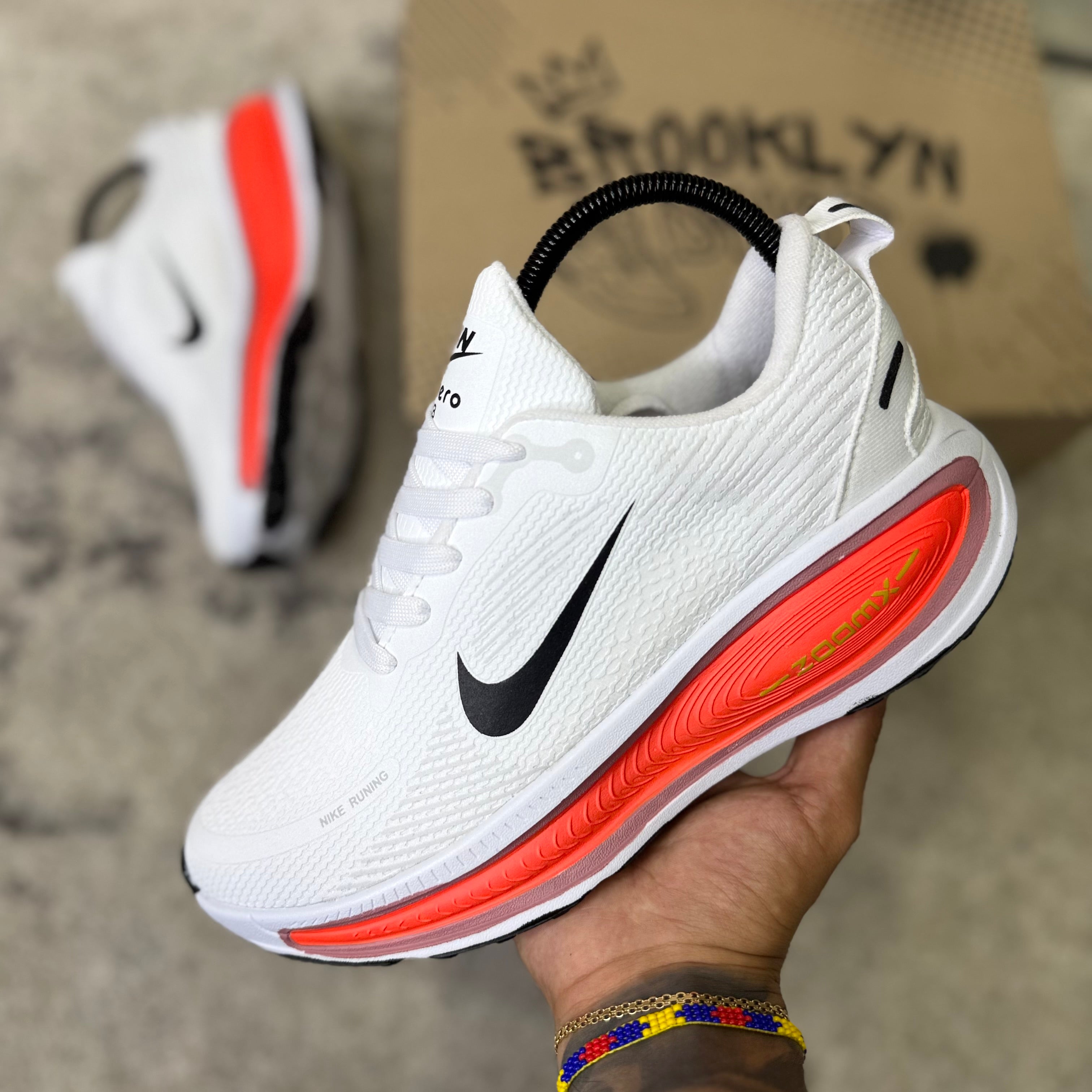 NIKE VOMERO 18