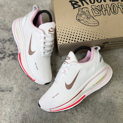 NIKE VOMERO 18 - BEIGE