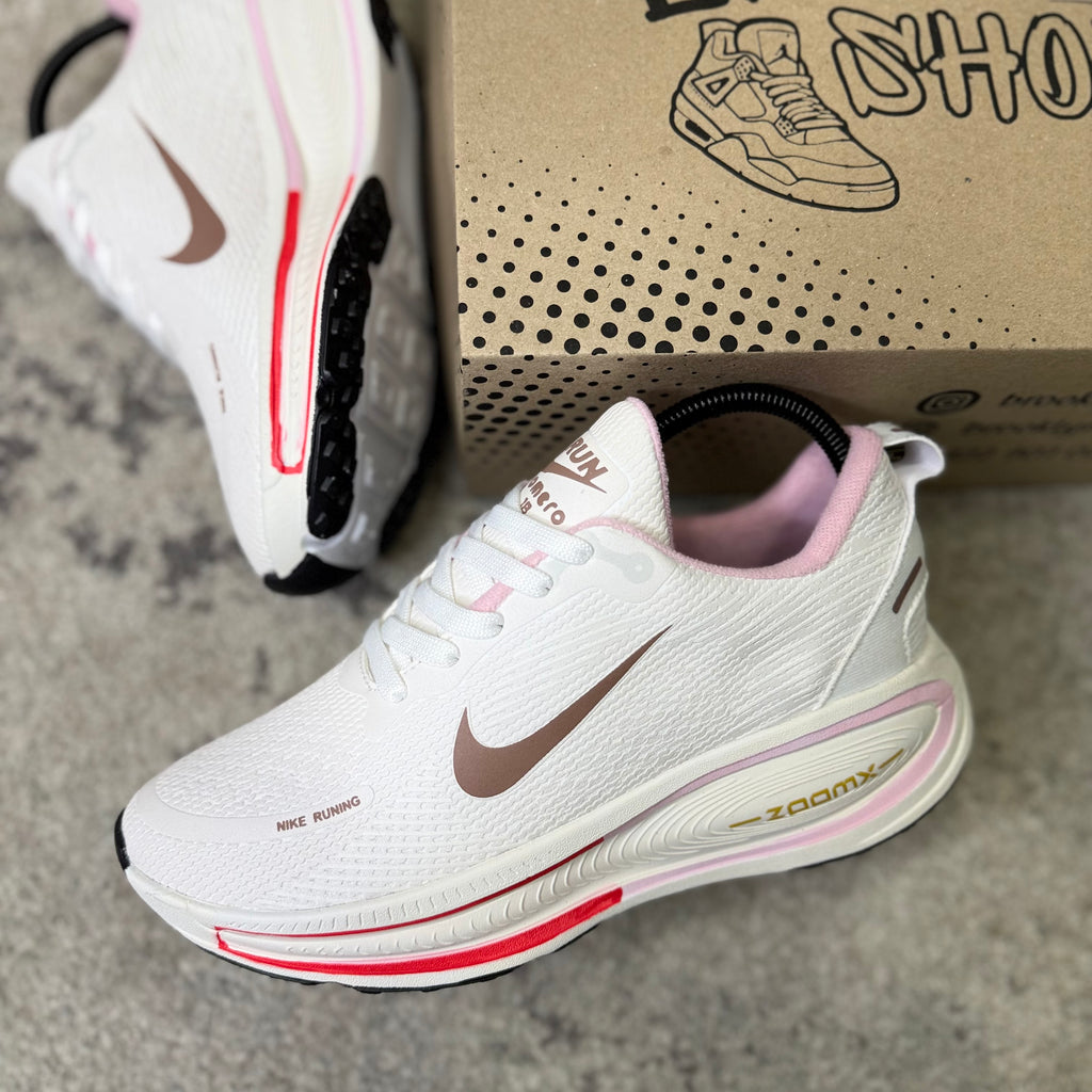 NIKE VOMERO 18