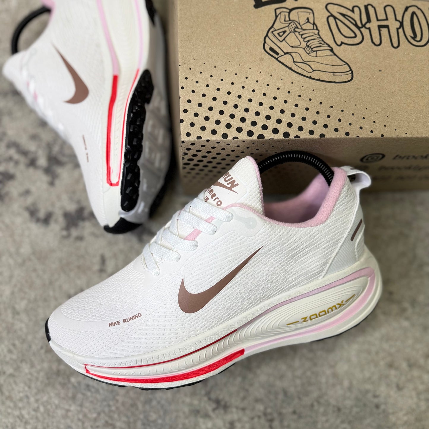 NIKE VOMERO 18