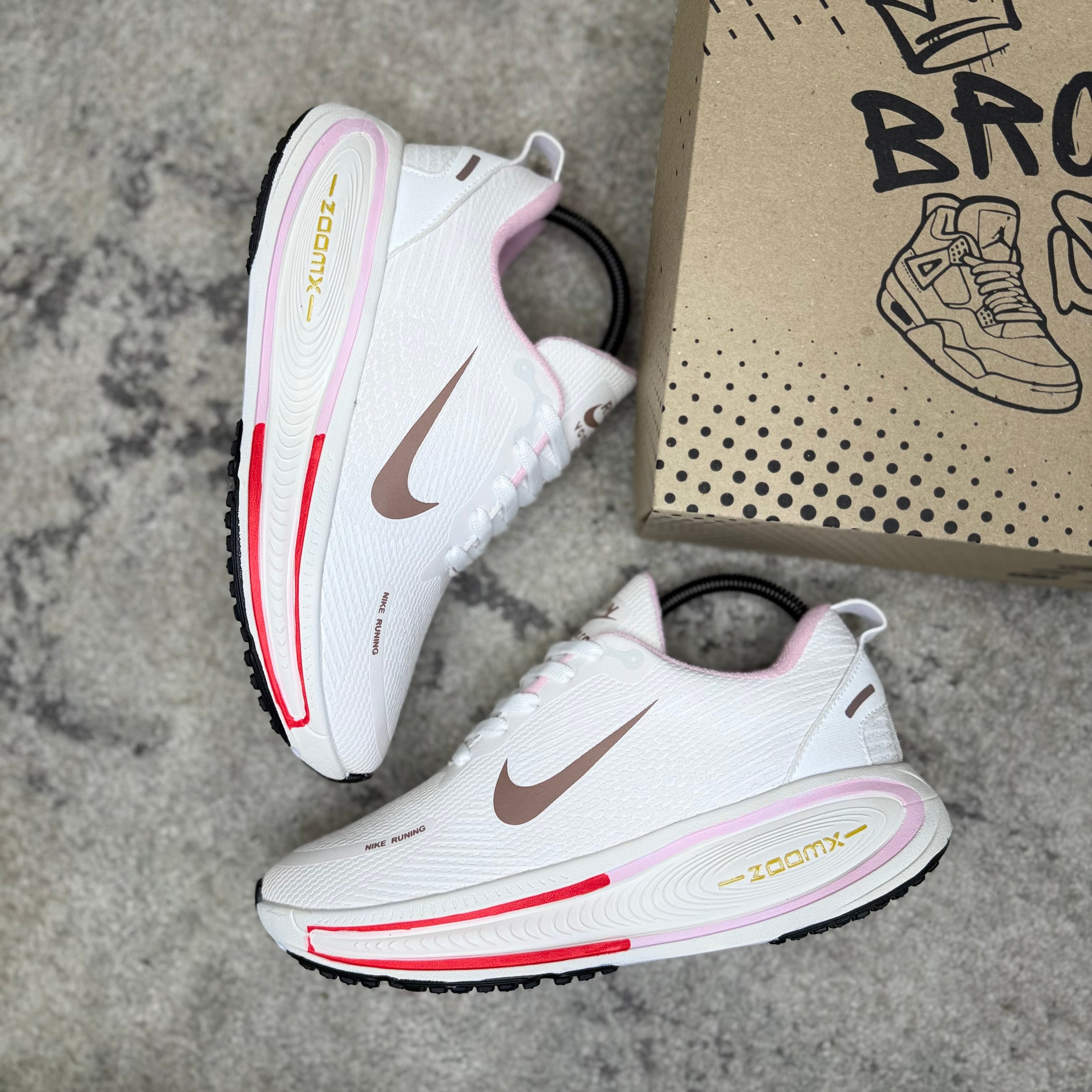 NIKE VOMERO 18 - BEIGE