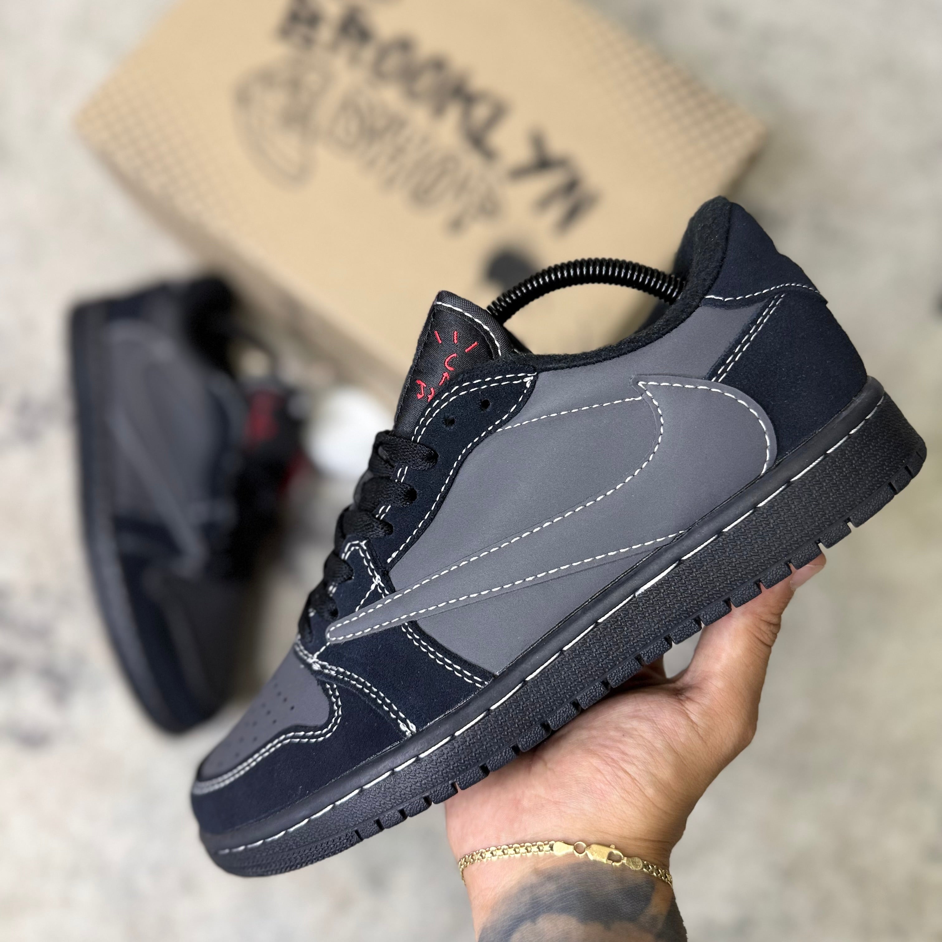 JORDAN 1 LOW - TRAVIS SCOTT (AAA)