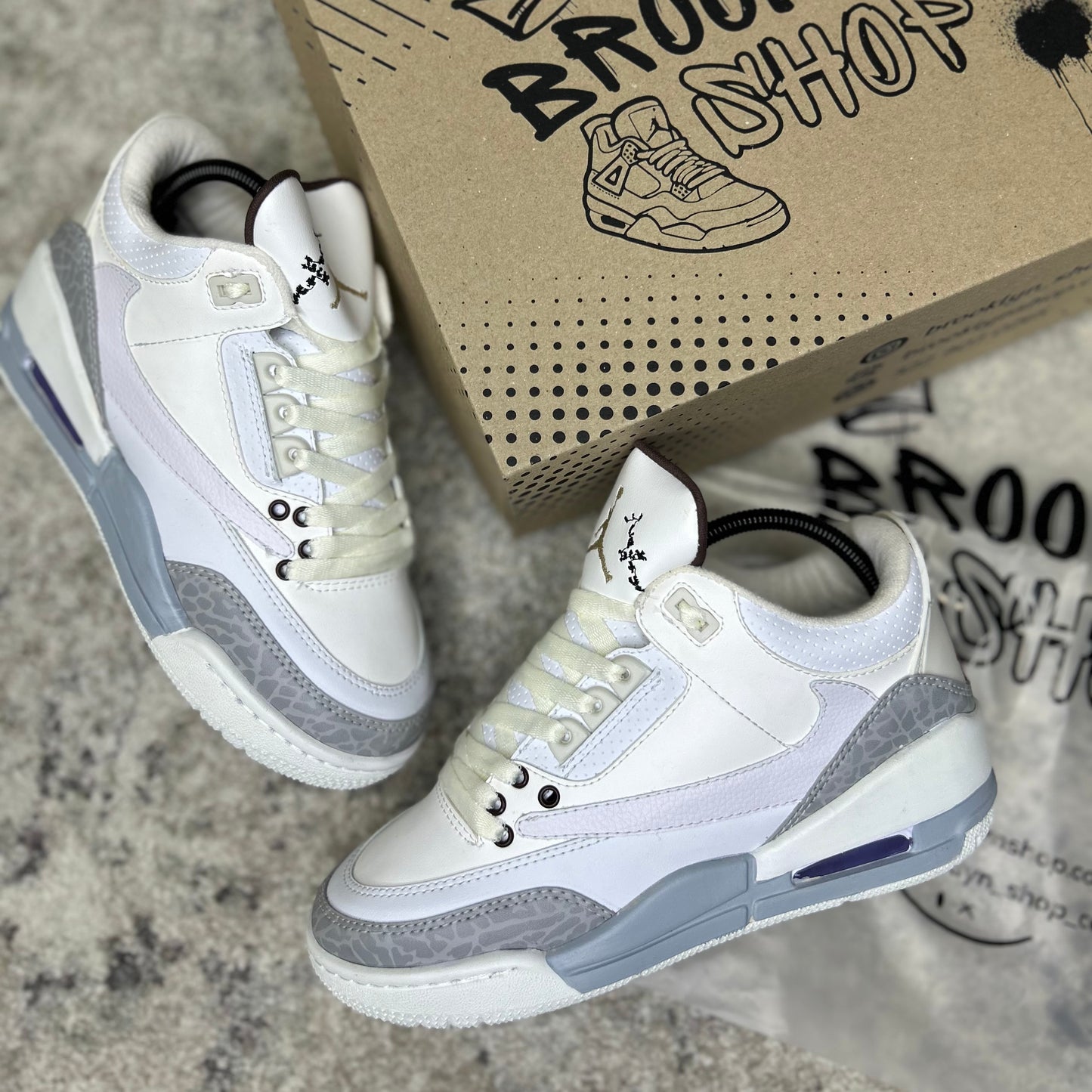 AIR JORDAN RETRO 3 - TRAVIS CREAM