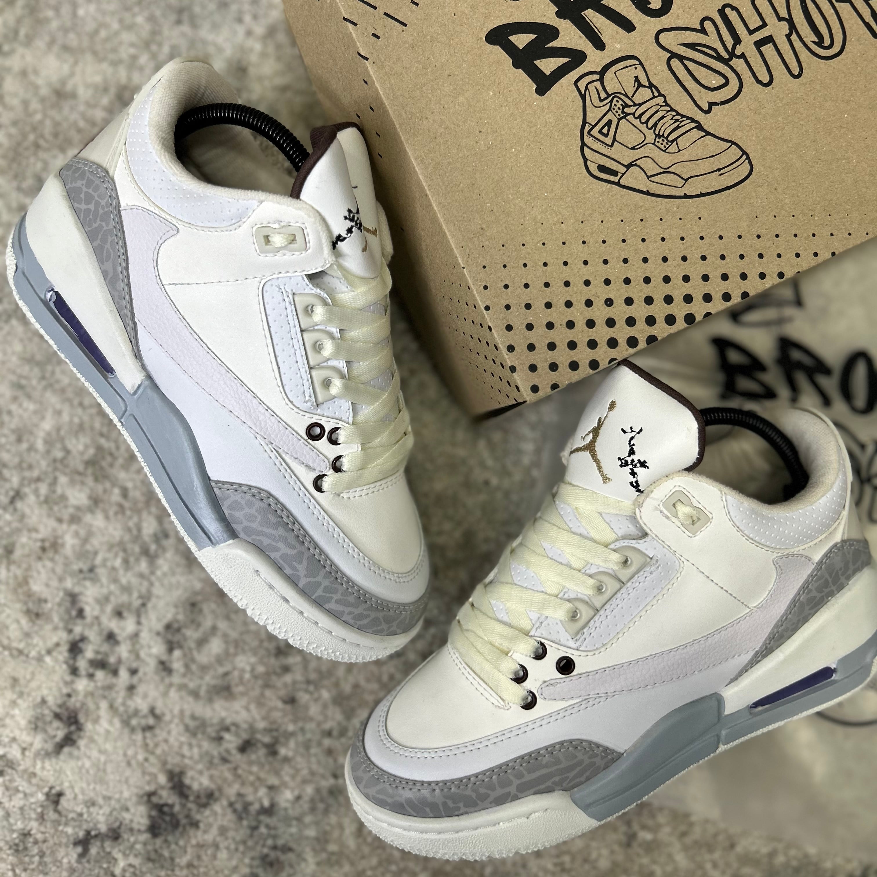 AIR JORDAN RETRO 3 - TRAVIS CREAM