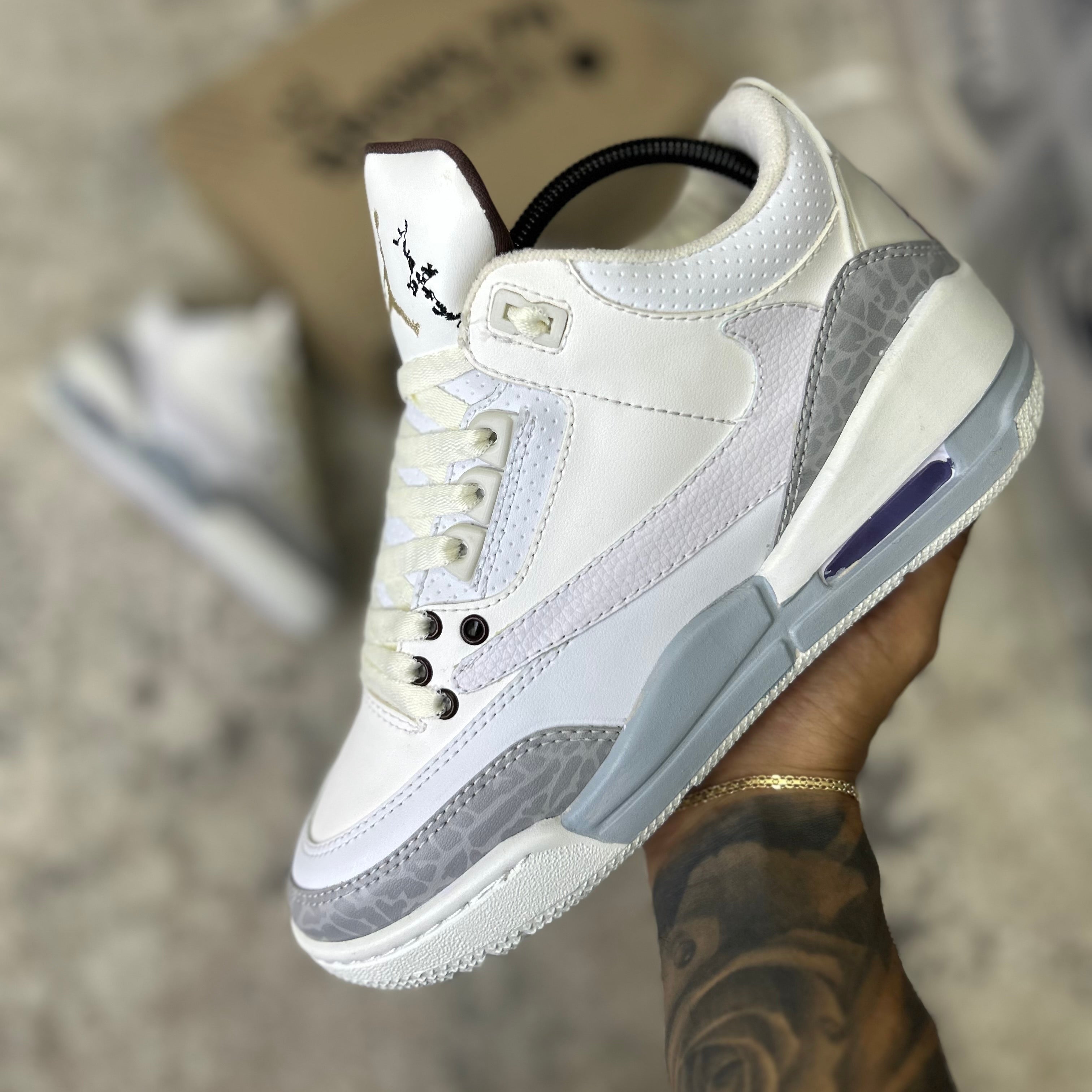 AIR JORDAN RETRO 3 - TRAVIS CREAM