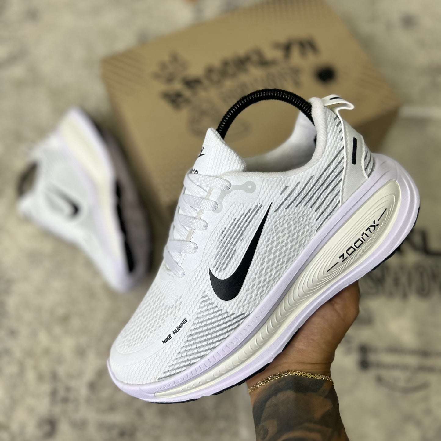 NIKE VOMERO 18