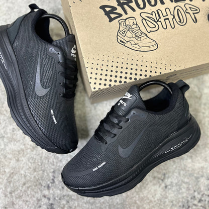 NIKE VOMERO 18 - TODO NEGRO