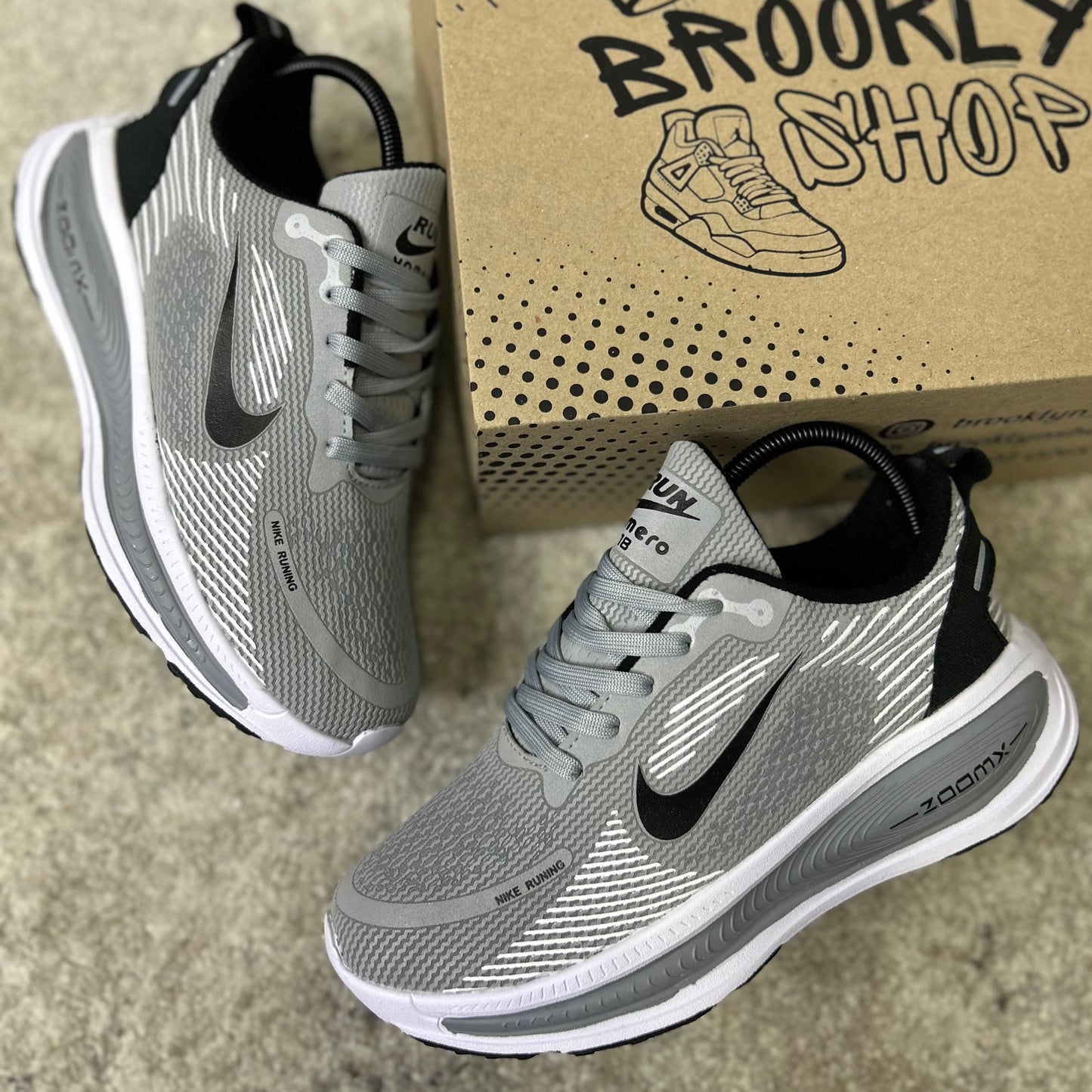 NIKE VOMERO 18 - GRIS