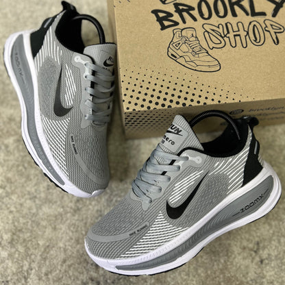 NIKE VOMERO 18 - GRIS