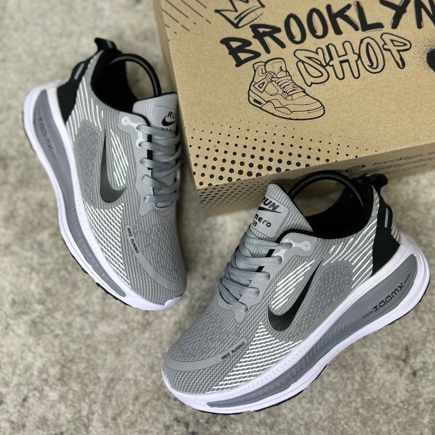 NIKE VOMERO 18 - GRIS