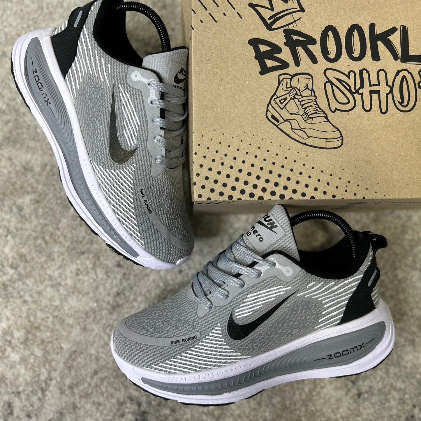 NIKE VOMERO 18 - GRIS