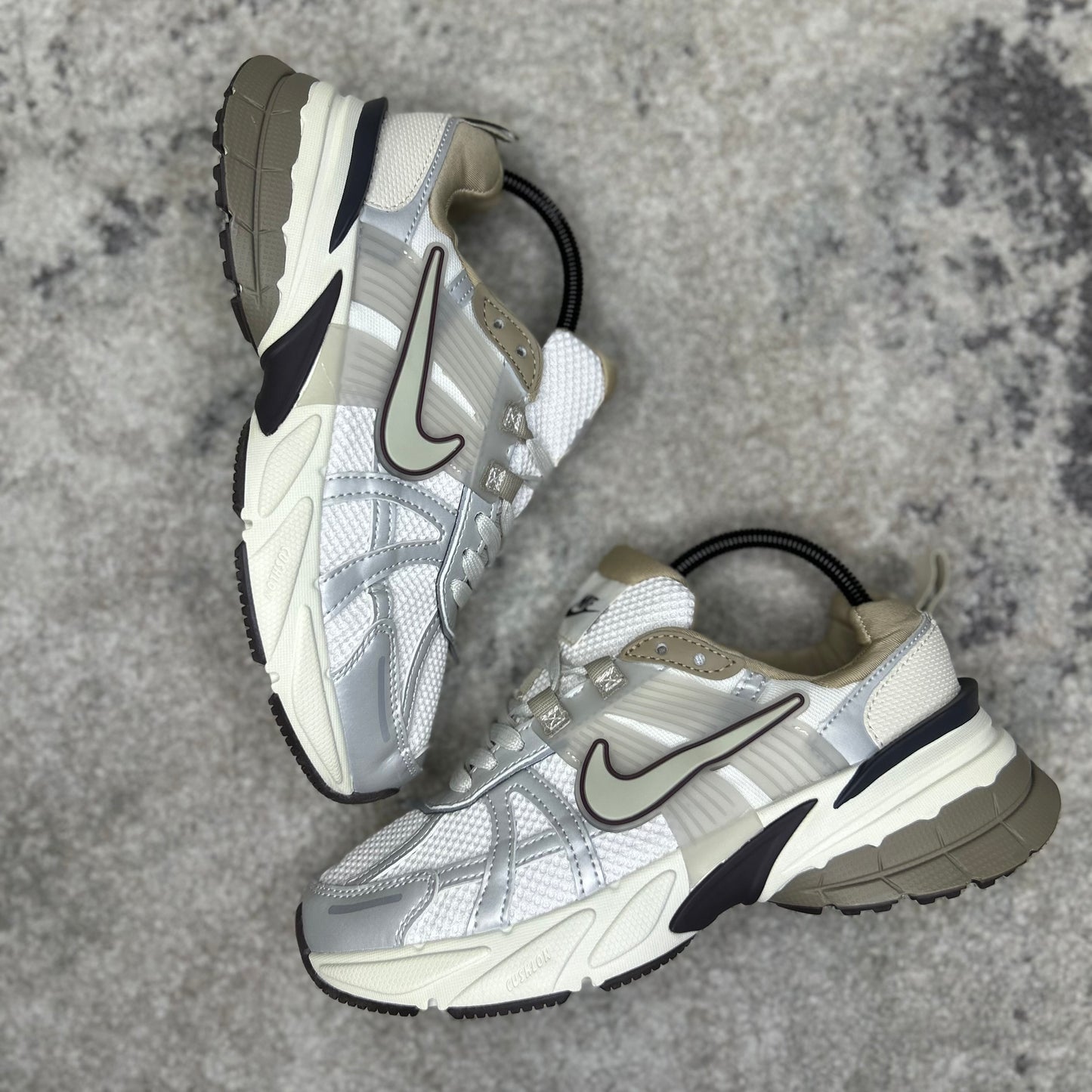 NIKE V2K RUN - BEIGE (AAA)