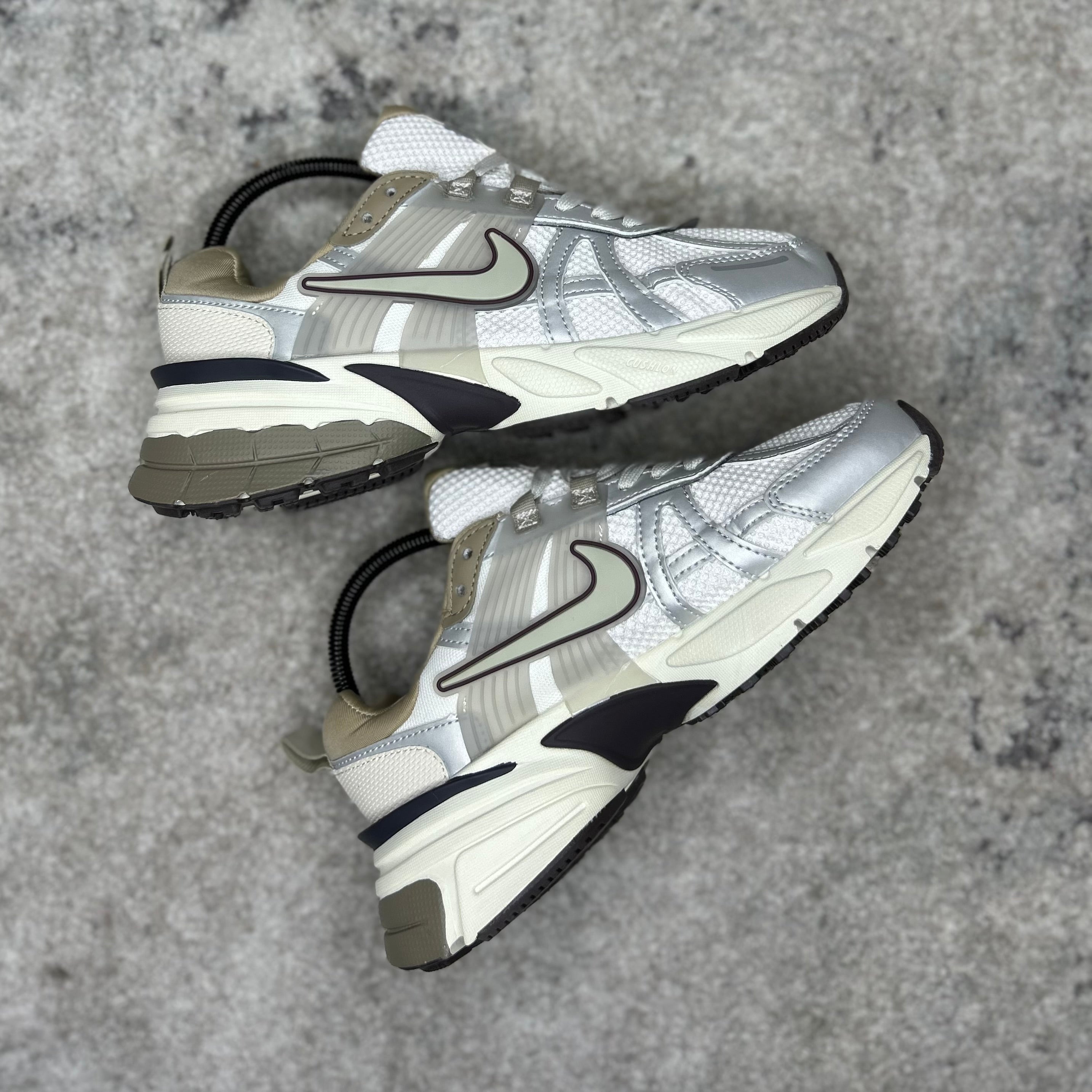 NIKE V2K RUN - PLATINO BEIGE (AAA)