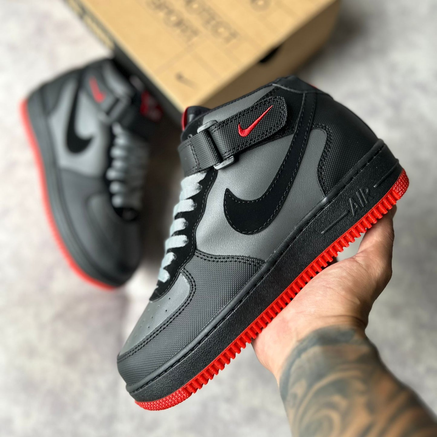 BOTA AF1 - NEGRA/LAVA