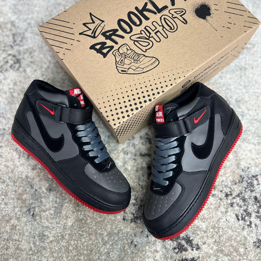BOTA AF1 - NEGRA/LAVA