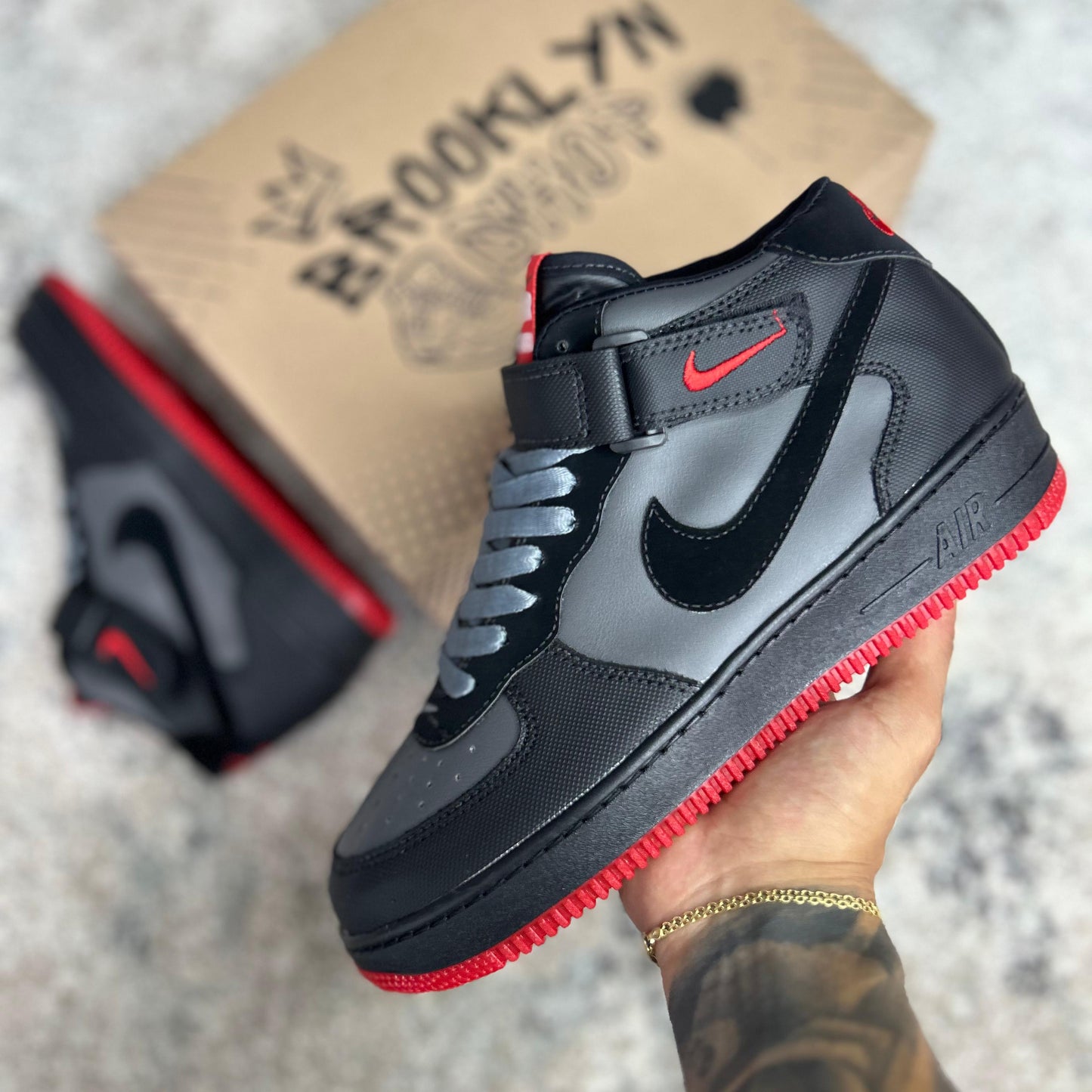 BOTA AF1 - NEGRA/LAVA
