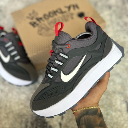 NIKE BAILLELI - GRIS/ROJO