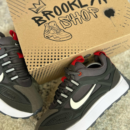 NIKE BAILLELI - GRIS/ROJO