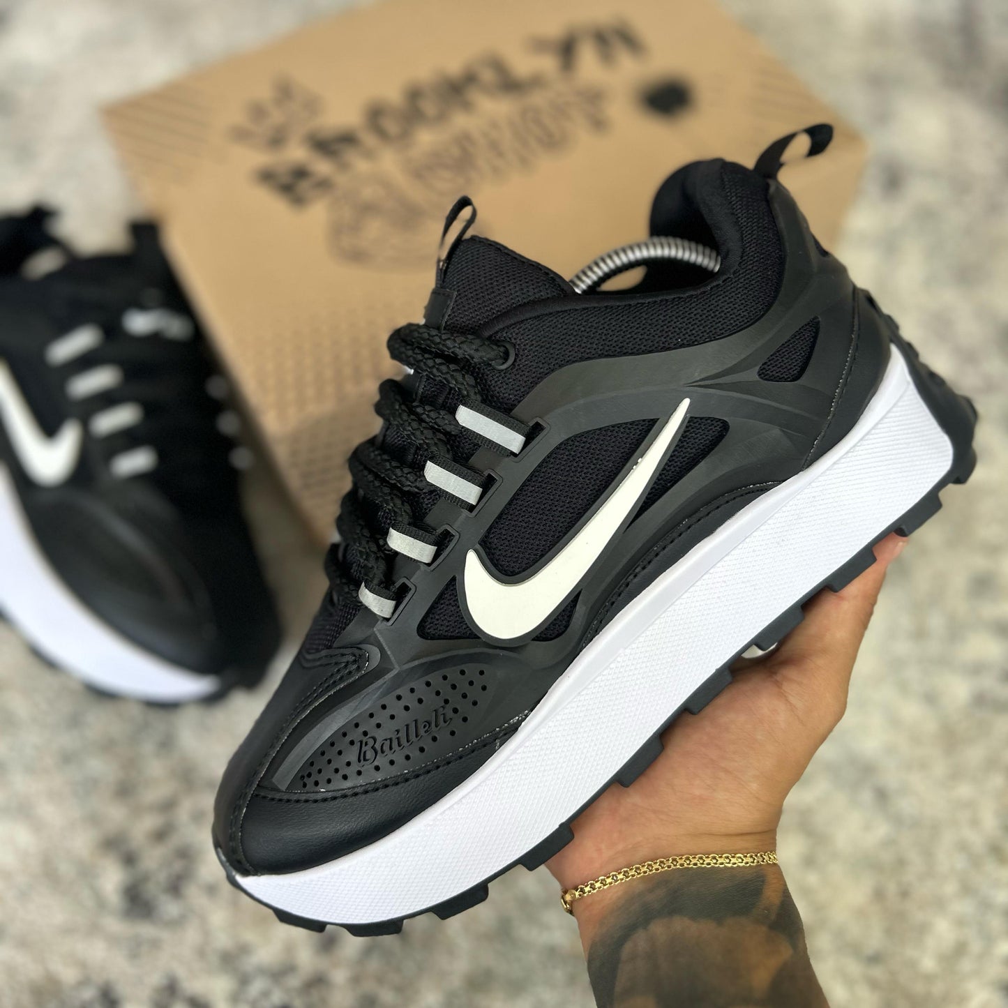 NIKE BAILLELI - NEGRO - BLANCO
