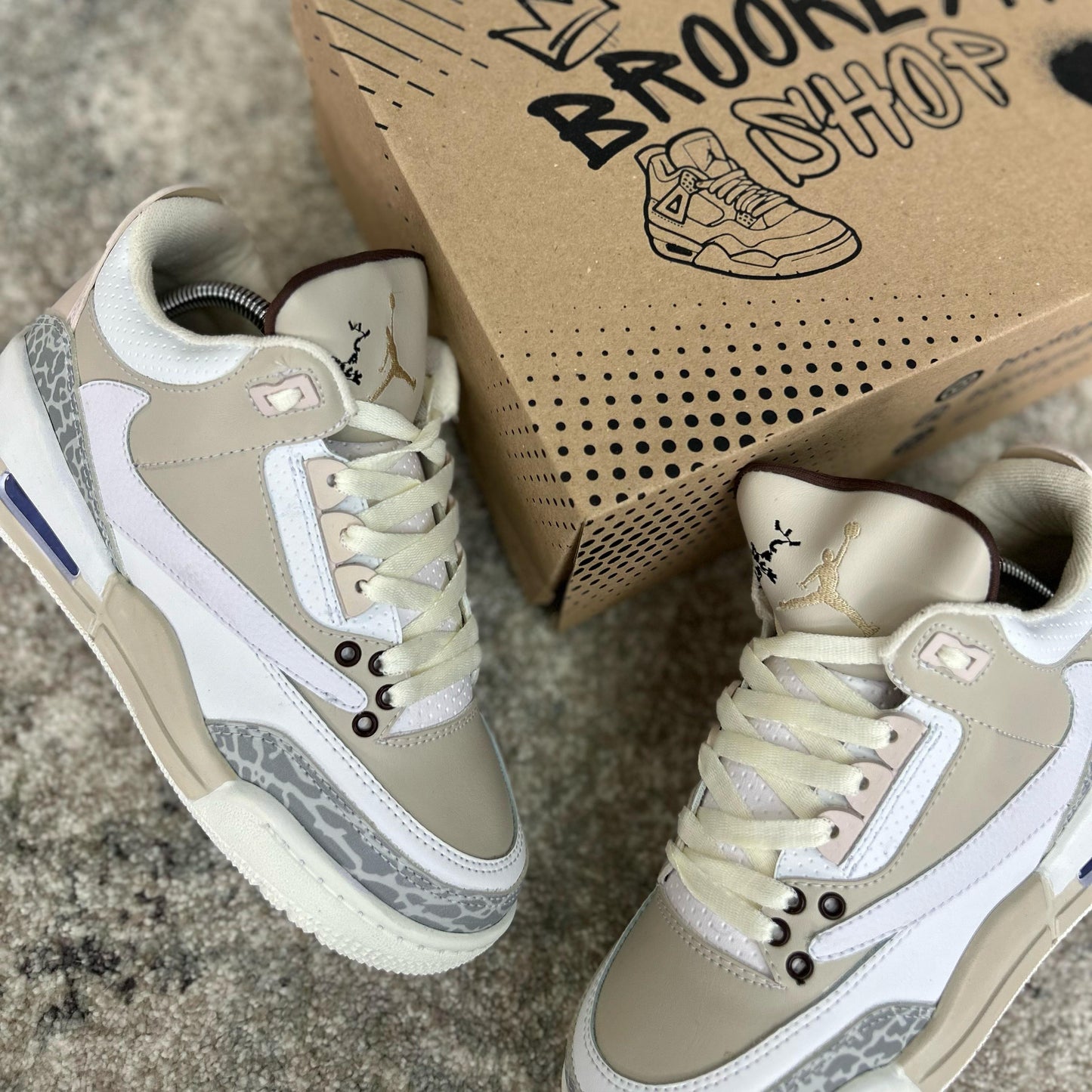 AIR JORDAN RETRO 3 - TRAVIS BEIGE
